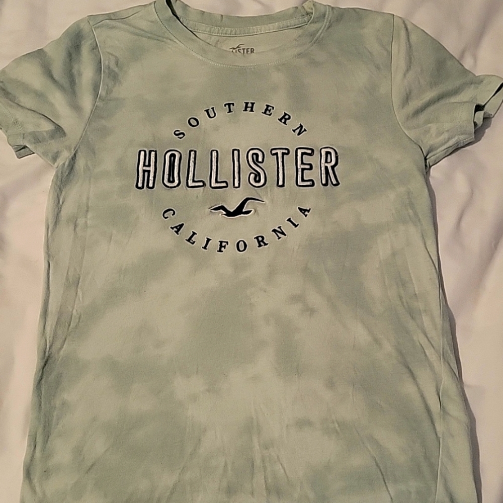 Hollister tee